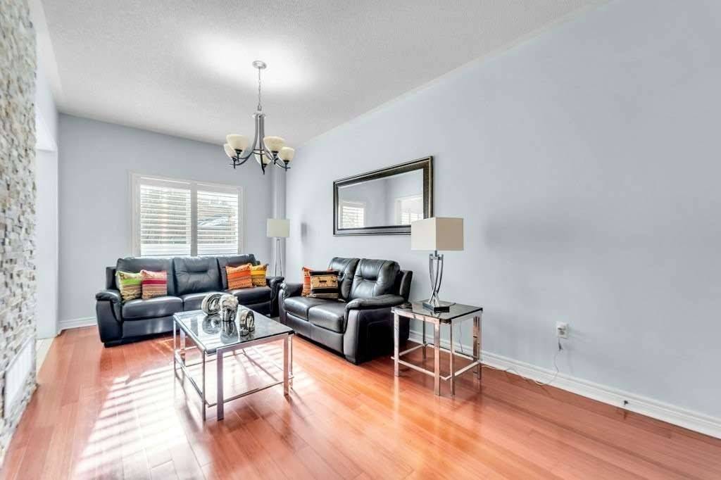 Newmarket, ON L3Y 8R6,558 Legresley LN