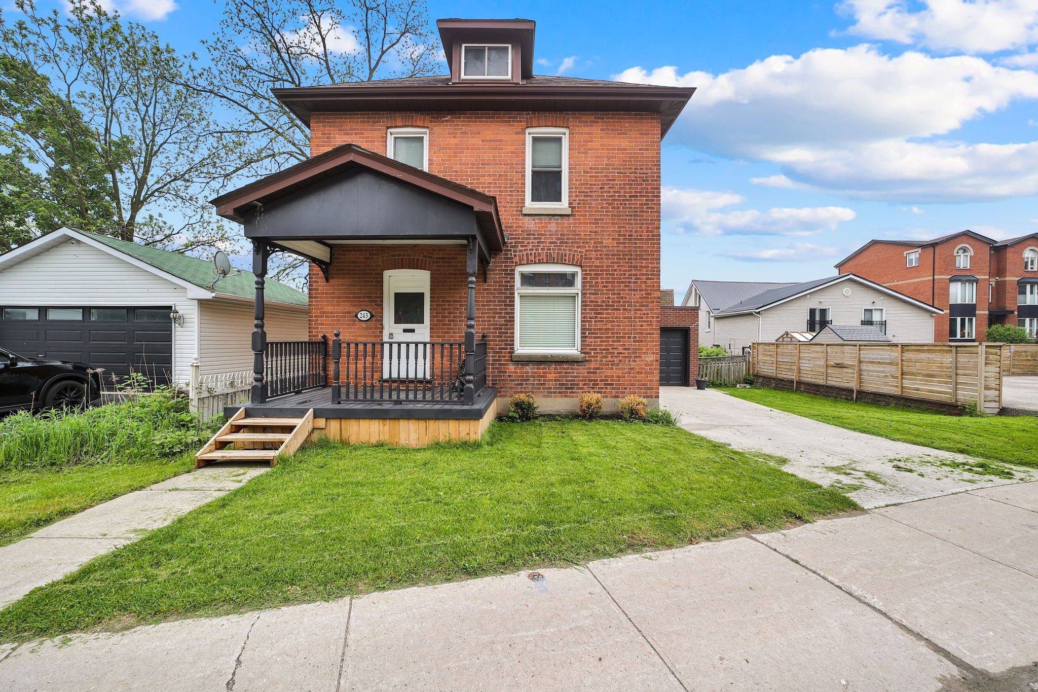 243 Dunlop ST E, Barrie, ON L4M 1B6