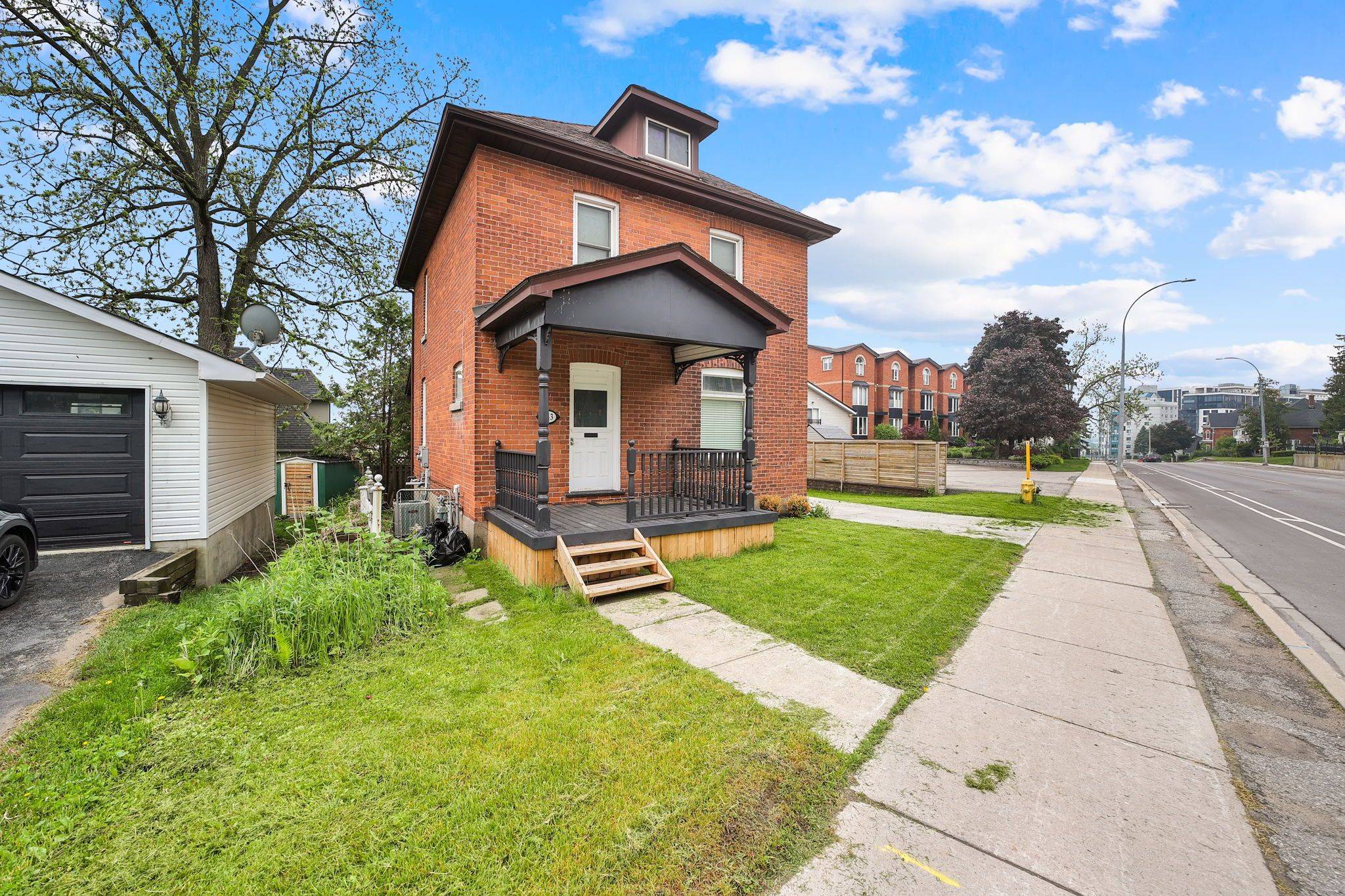 Barrie, ON L4M 1B6,243 Dunlop ST E