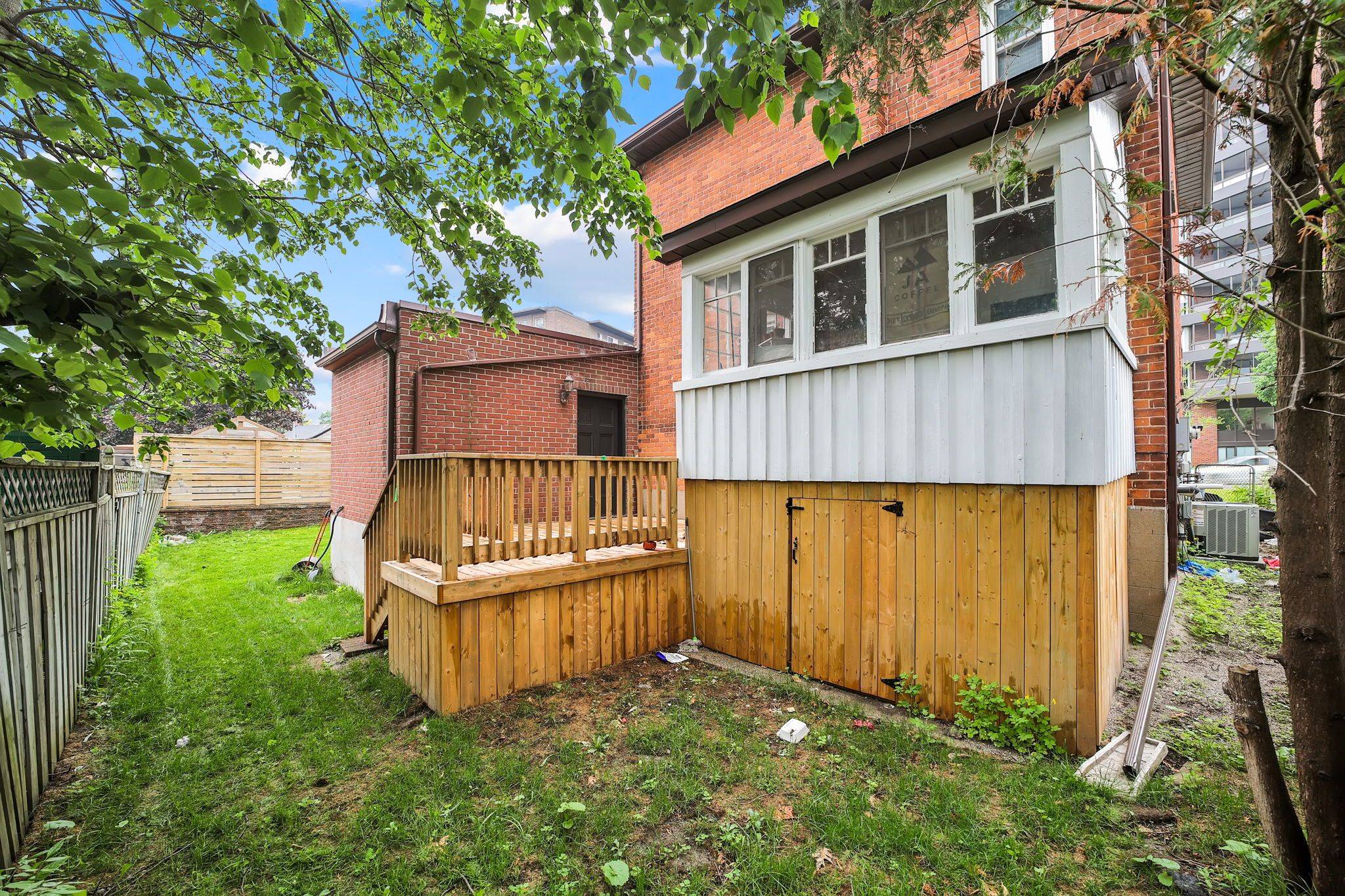 Barrie, ON L4M 1B6,243 Dunlop ST E