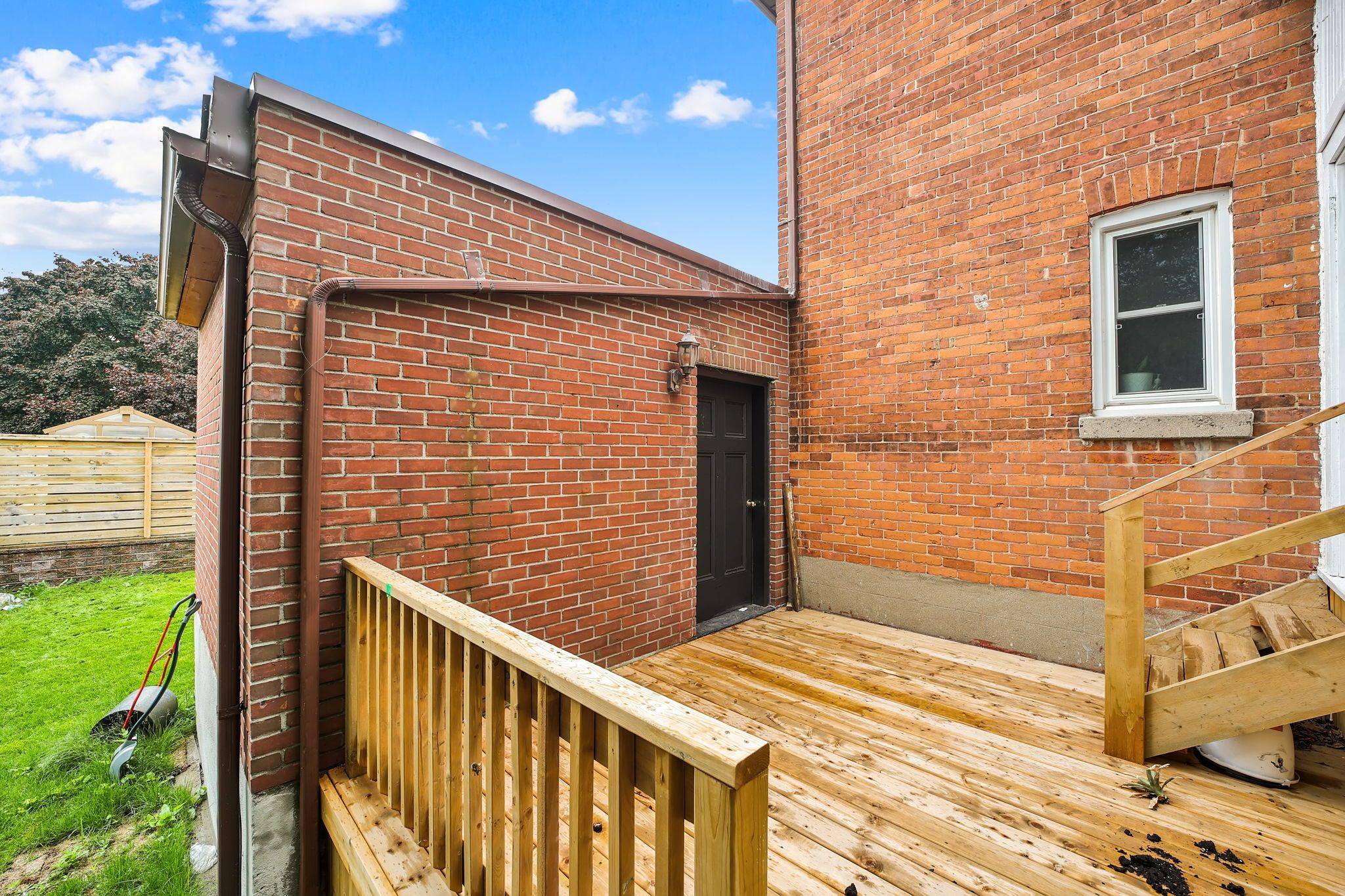 Barrie, ON L4M 1B6,243 Dunlop ST E