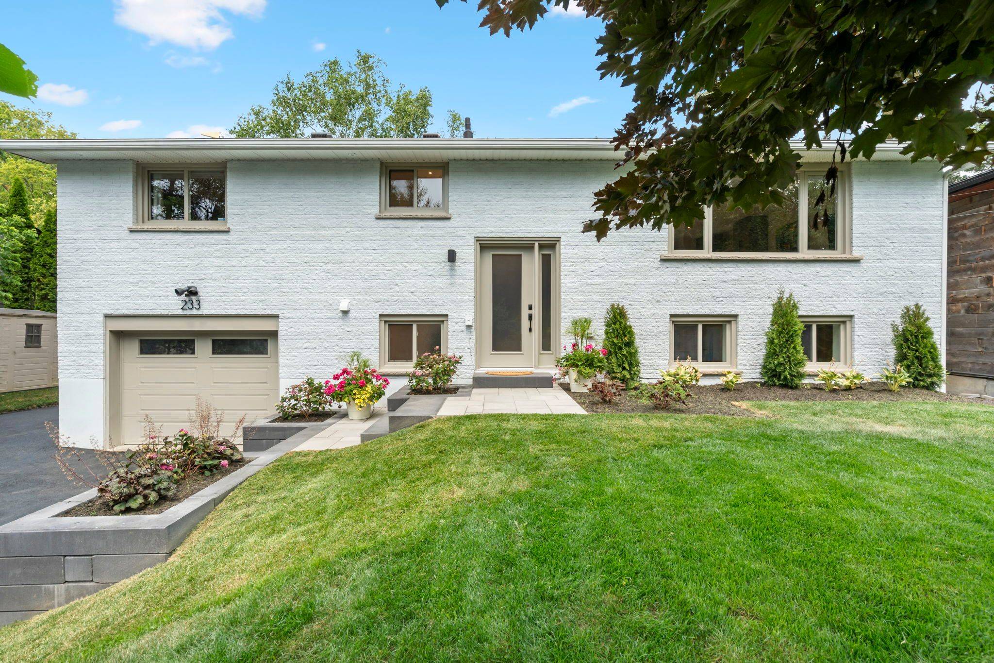 Barrie, ON L4N 7S9,233 Dock RD