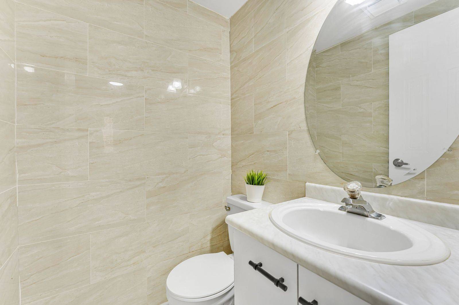 Mississauga, ON L4Z 3R1,5547 Cortina CRES