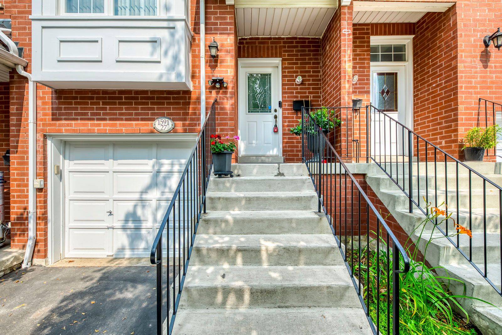 Mississauga, ON L5M 6G1,1591 South Parade CT #27