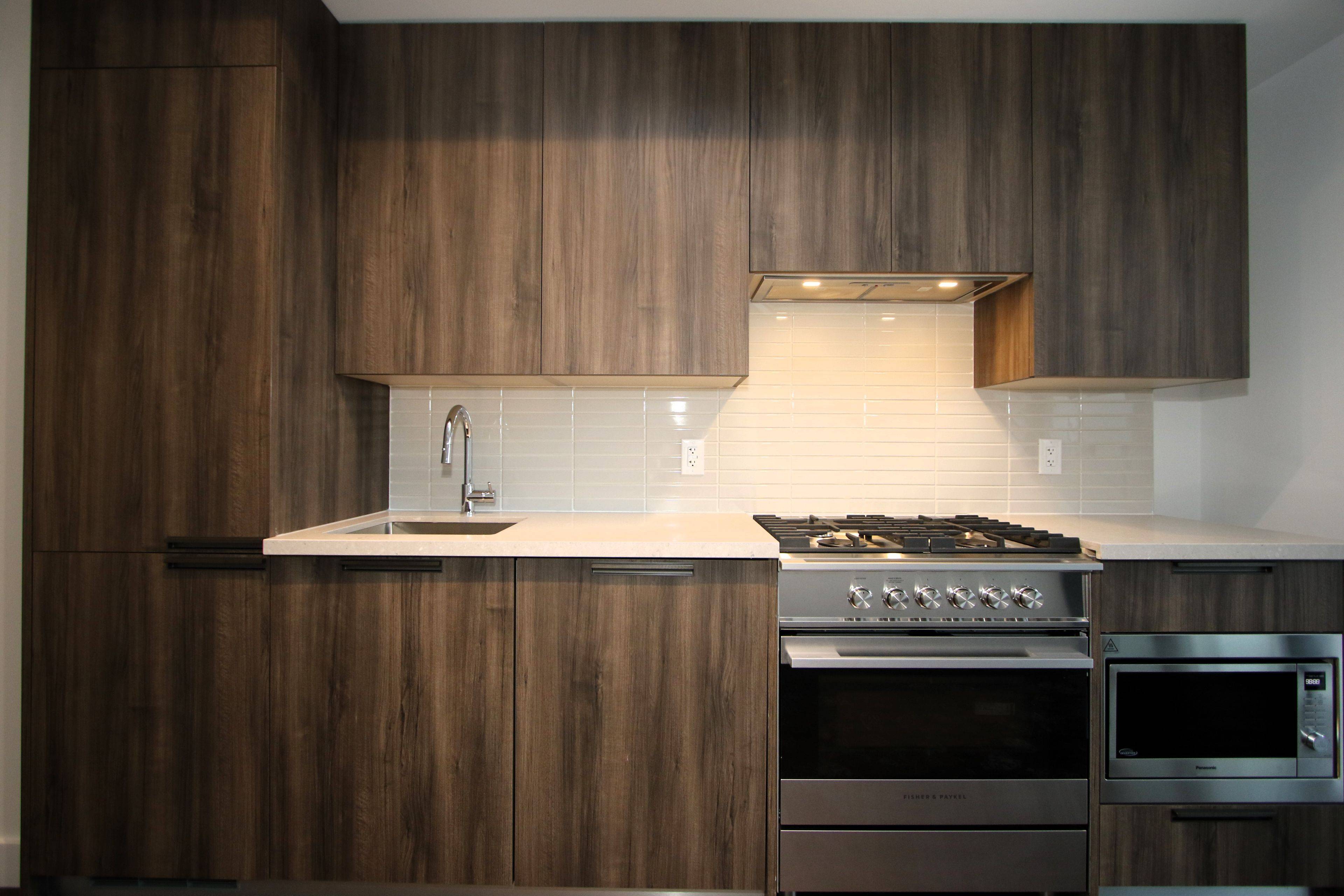 Toronto W08, ON M8X 2S4,160 Kingsway CRES #416