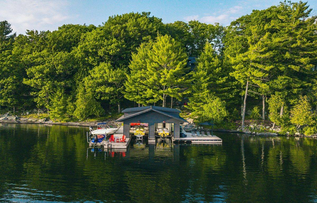 Muskoka Lakes, ON P0B 1J0,110 Medora Street RD