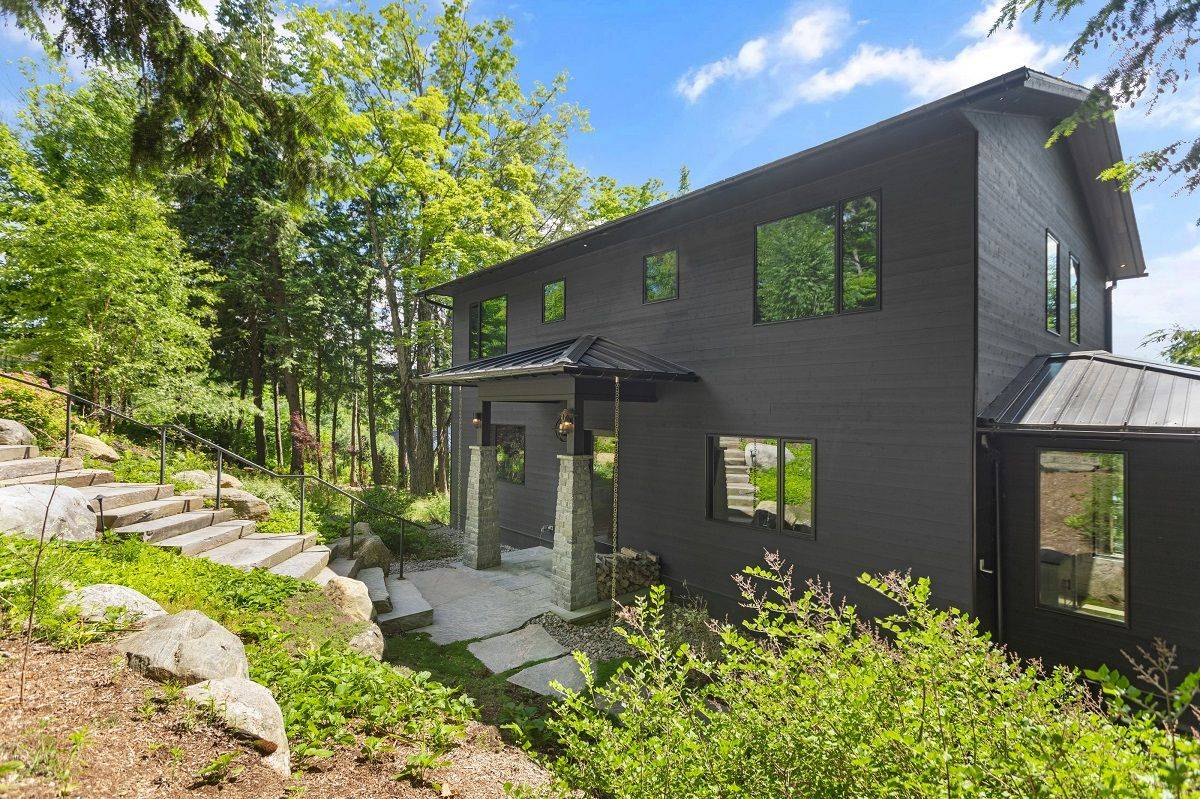 Muskoka Lakes, ON P0B 1J0,110 Medora Street RD