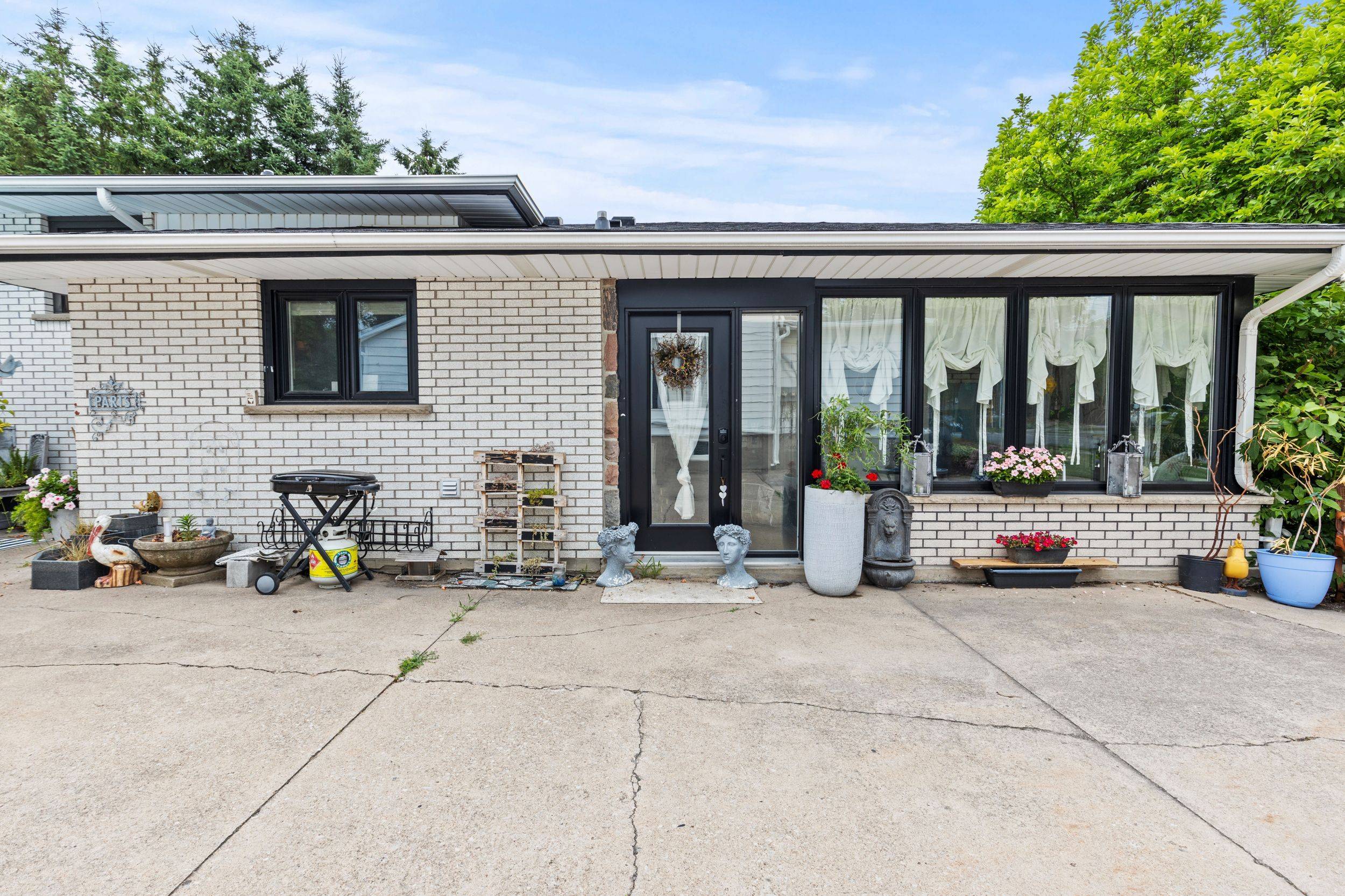 Lincoln, ON L0R 1B0,4252 William ST