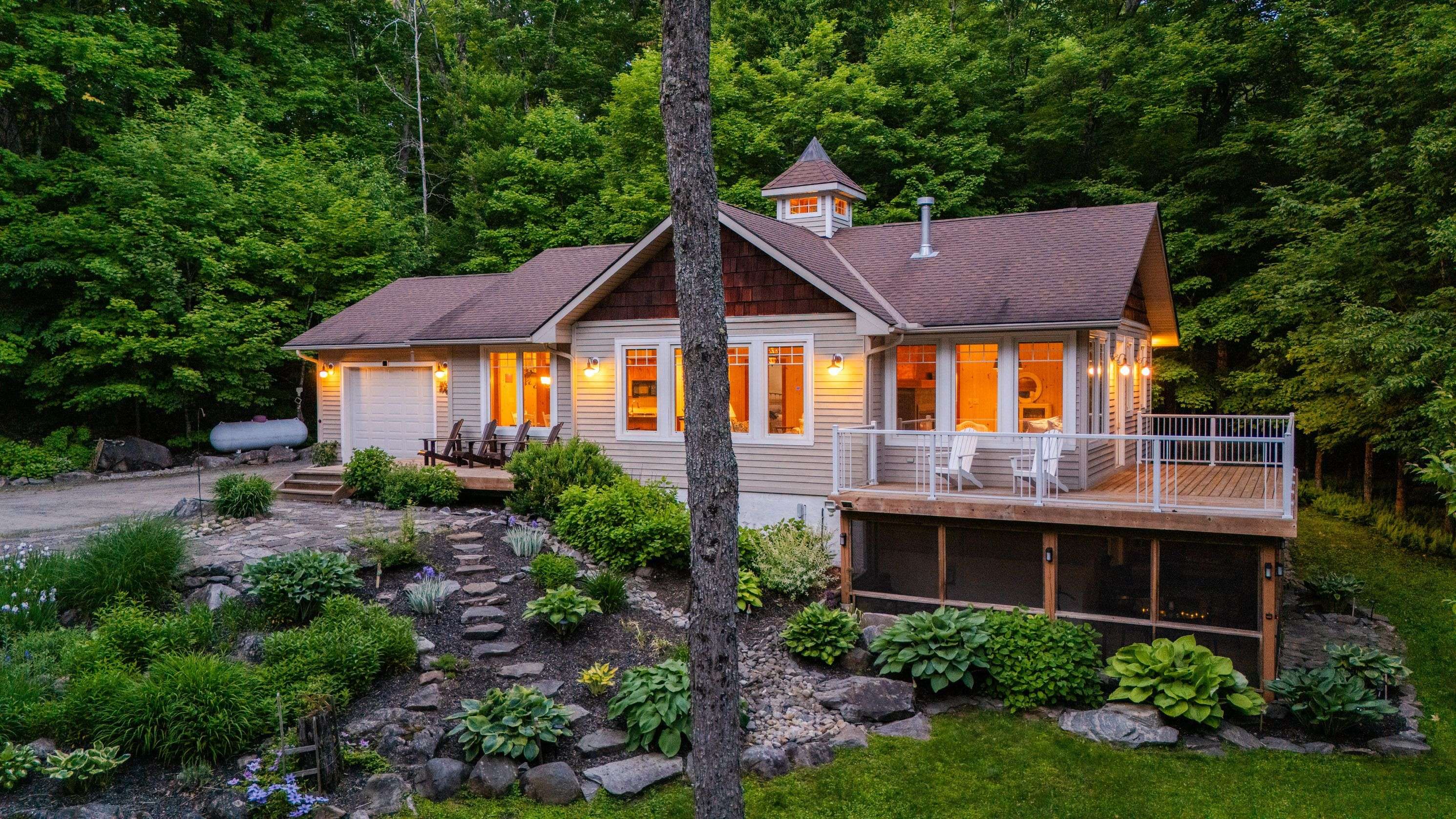 42 Menominee Lake RD, Huntsville, ON P1H 2J3