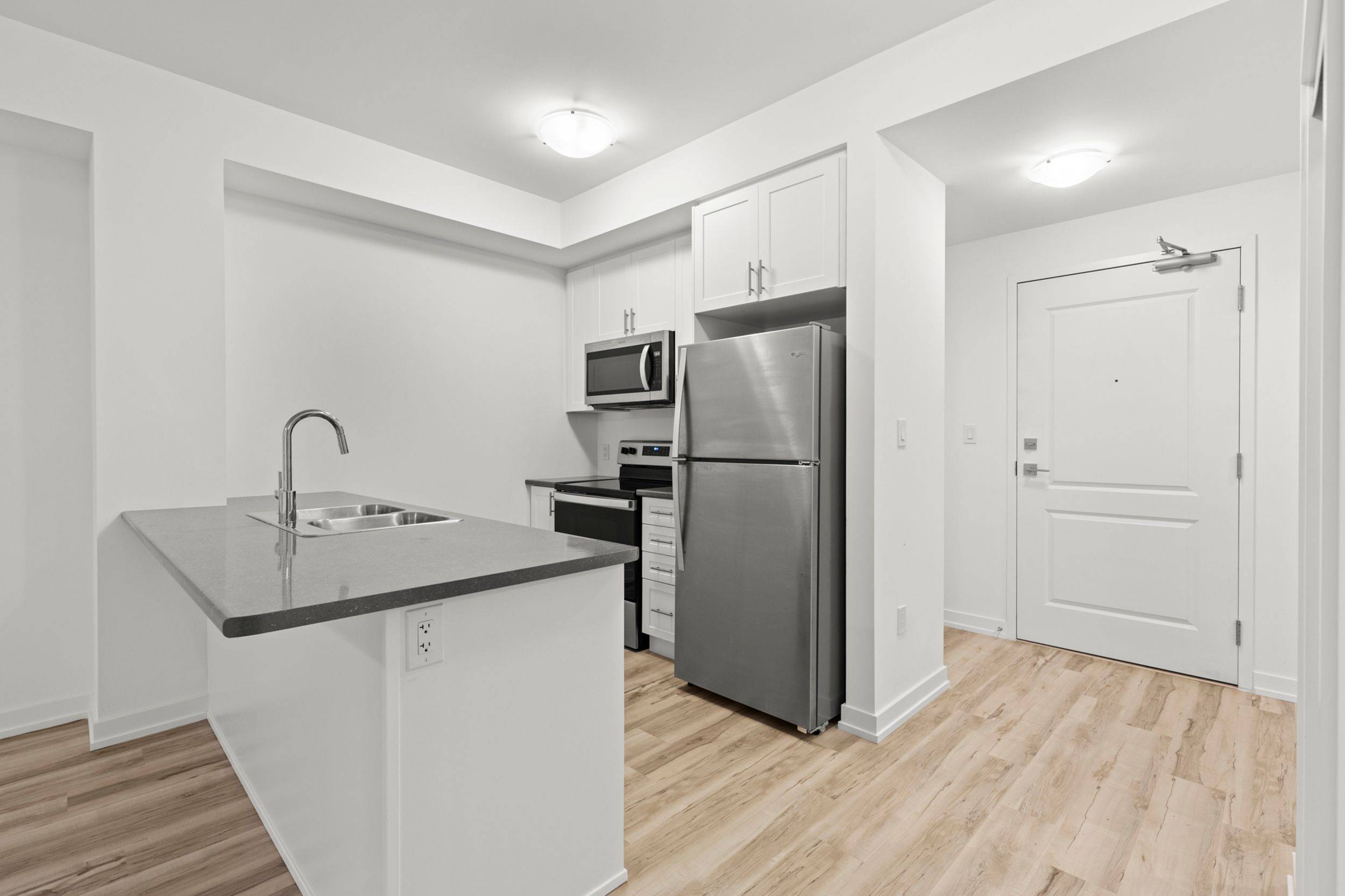 Hamilton, ON L8B 1Z2,450 DUNDAS ST E #219