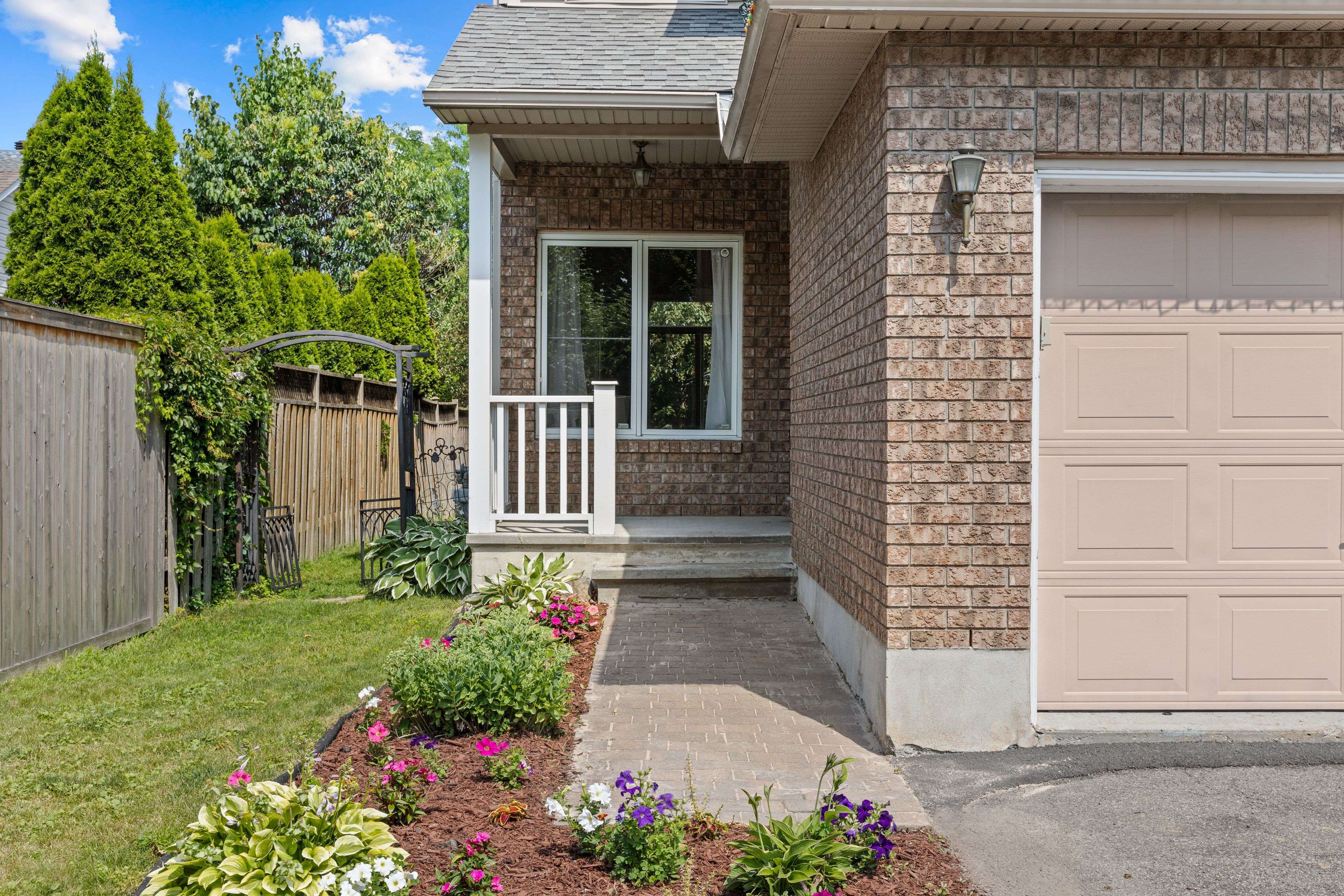 Blossom Park - Airport And Area, ON K1V 1V3,1056 Rocky Harbour CRES