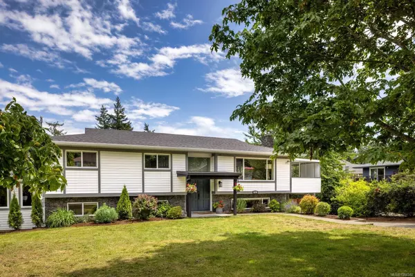 6259 Marie Meadows Rd, Central Saanich, BC V8Z 5Z9