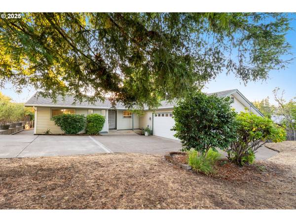 1444 HUDSON AVE, Cottage Grove, OR 97424