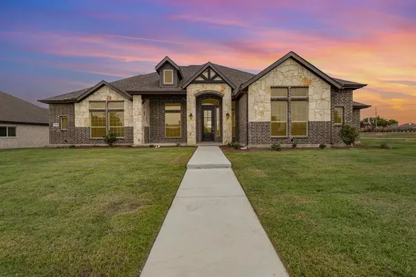 1908 Comanche Drive, Desoto, TX 75115
