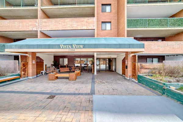 Calgary, AB T3A 3H1,5204 Dalton DR Northwest #309