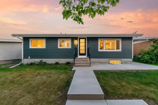Calgary, AB T2W 0A4,823 104 AVE SW
