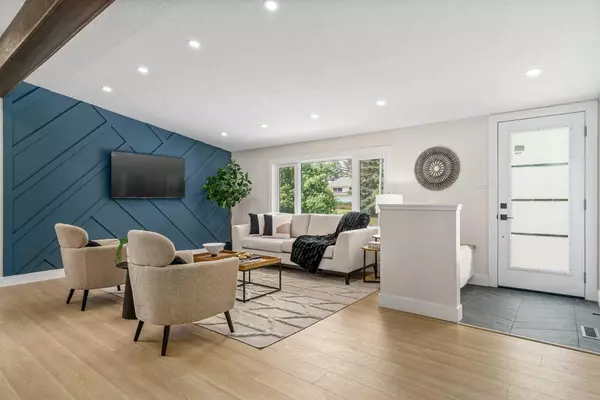 Calgary, AB T2W 0A4,823 104 AVE SW