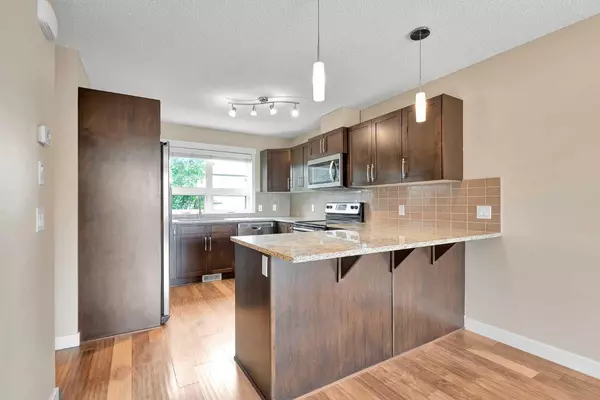 Calgary, AB T3K 0W6,410 Covecreek CIR NE