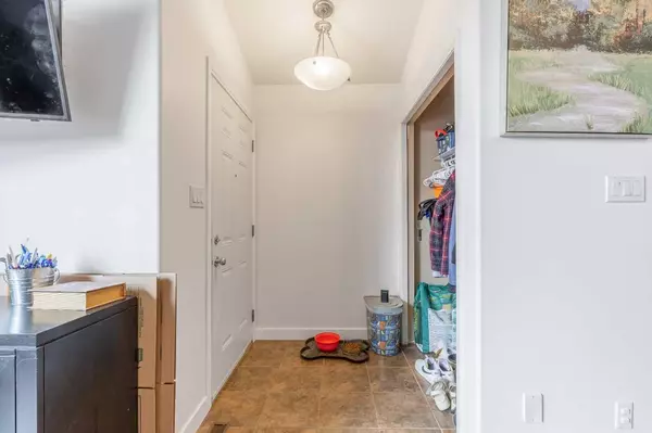 Lethbridge, AB T1J 5A9,620 Aberdeen CRES W