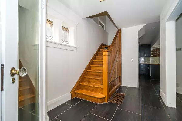 Toronto E02, ON M4C 4L5,38 Beck AVE