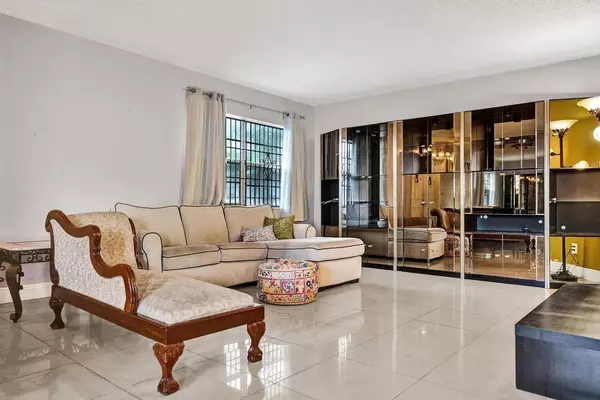 Hollywood, FL 33020,2240 Johnson St #212