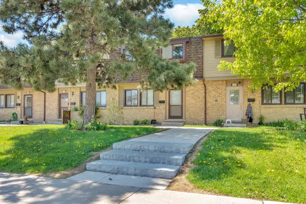Brampton, ON L6V 3C9,105 Hansen RD N #102