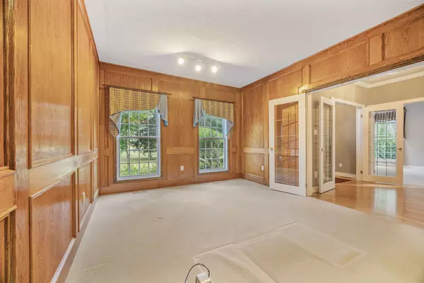 Thames Centre, ON N0M 2P0,17606 THORNDALE RD