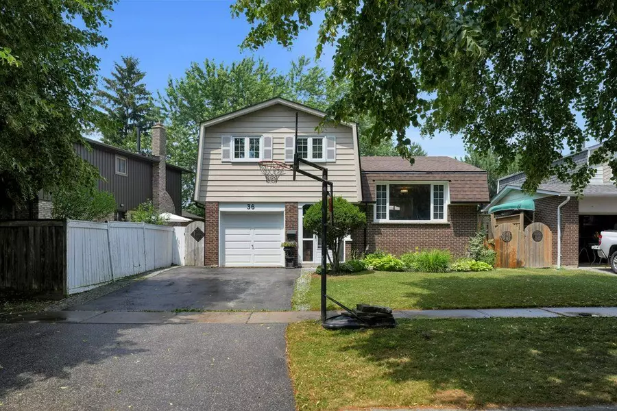 36 Dawson ST, Whitby, ON L1N 6C8