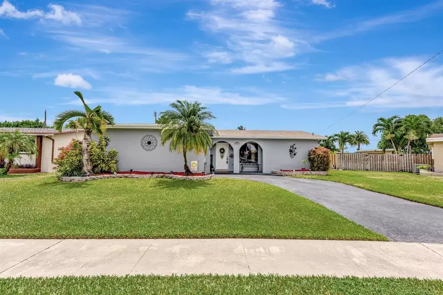 2480 NW 94th Ter, Sunrise, FL 33322