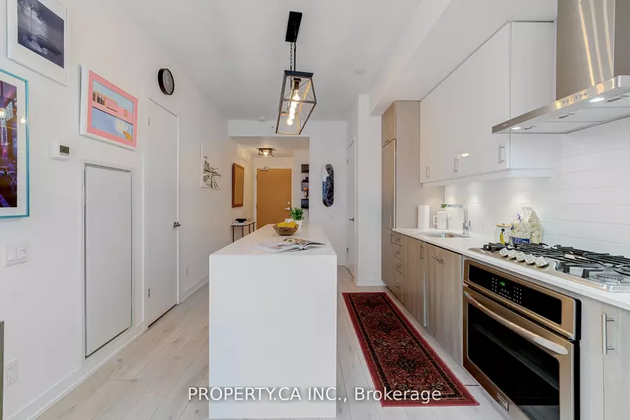 38 Howard Park AVE #212, Toronto W01, ON M6R 0A7