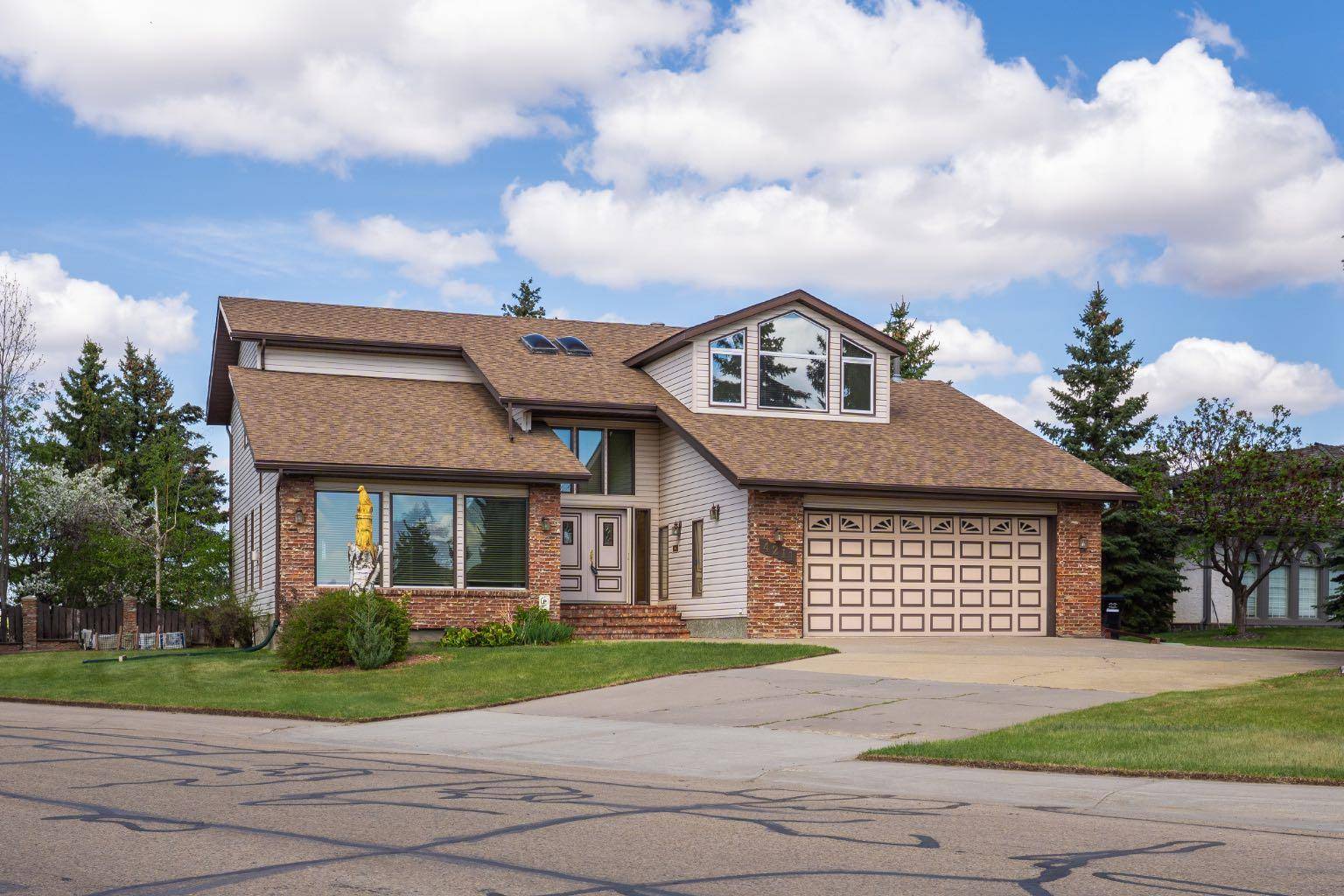 4211 69 ST, Camrose, AB T4V 3V9