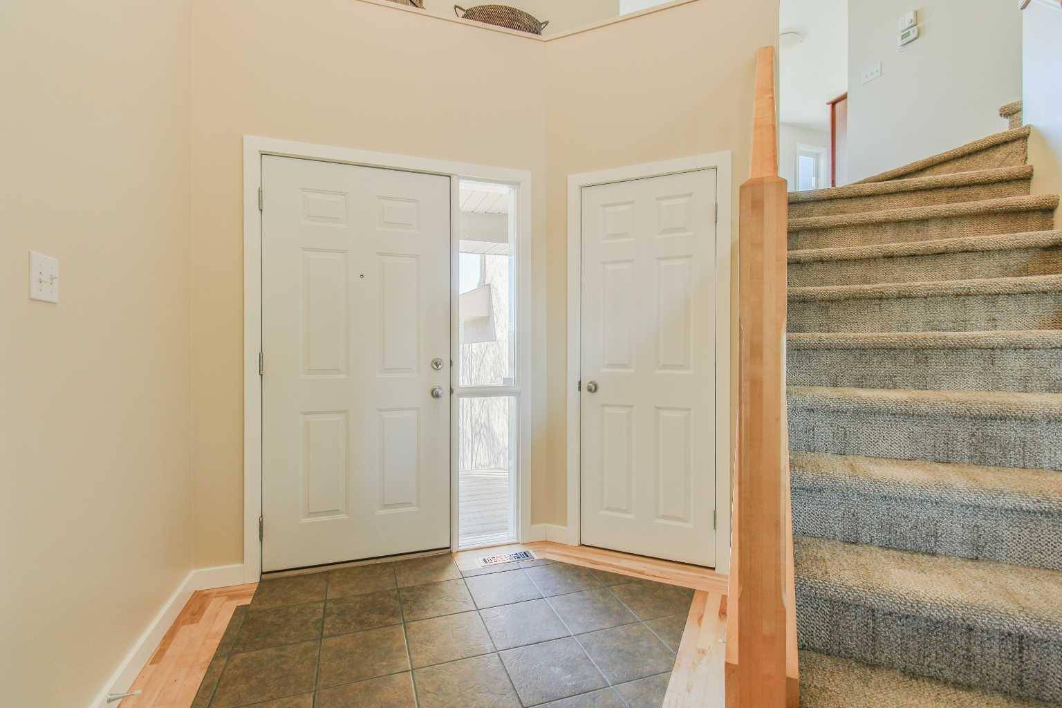 Lethbridge, AB T1K 7V8,102 Riverbrook Close W