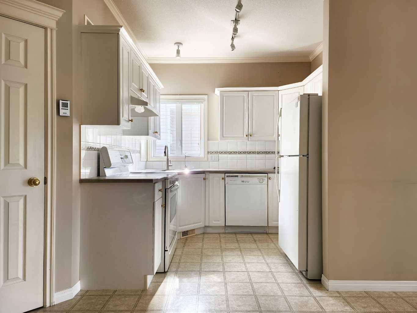 27 Skyline CRES, Claresholm, AB T0L0T0