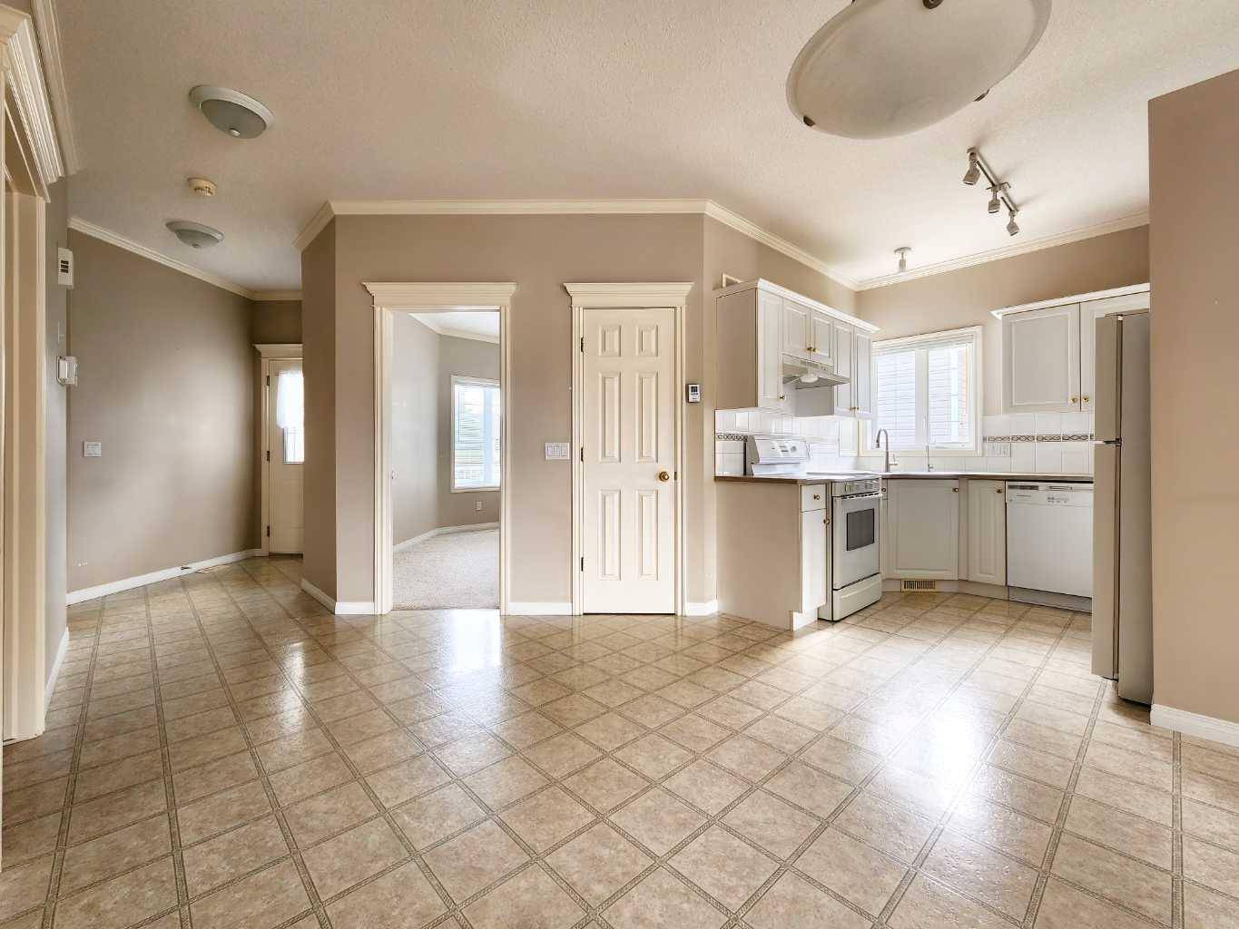 Claresholm, AB T0L0T0,27 Skyline CRES