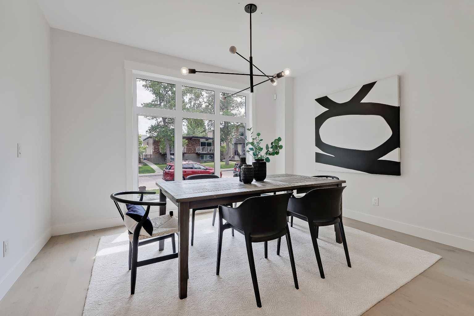 Calgary, AB T2M 1S4,440 23 AVE NW