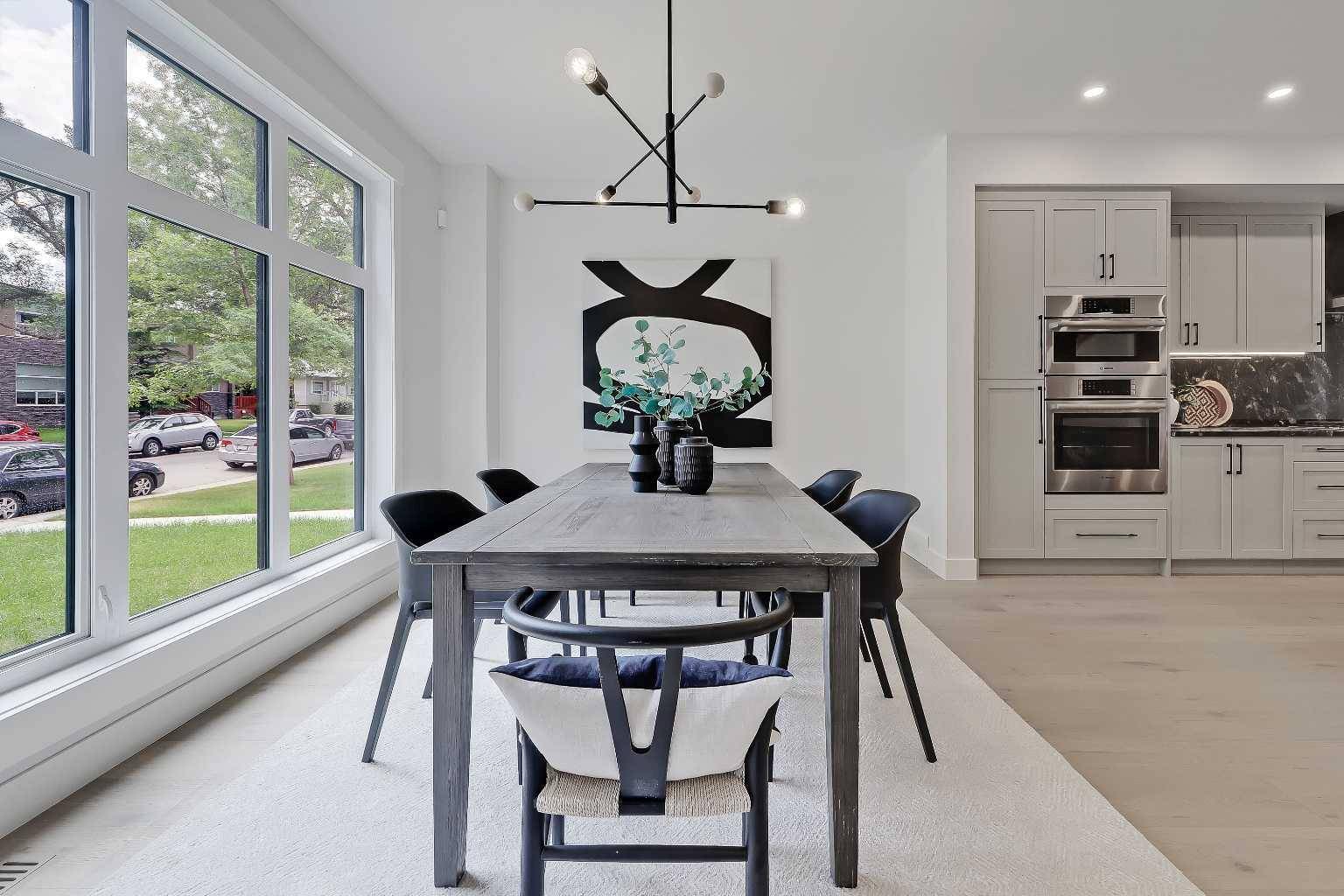 Calgary, AB T2M 1S4,440 23 AVE NW