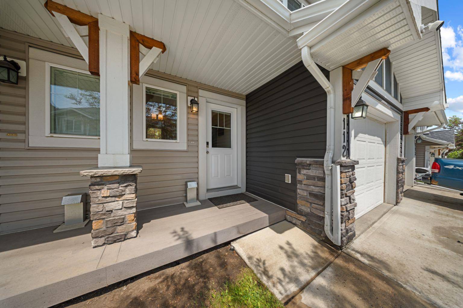 Chestermere, AB T1X 0P6,300 Marina DR #112