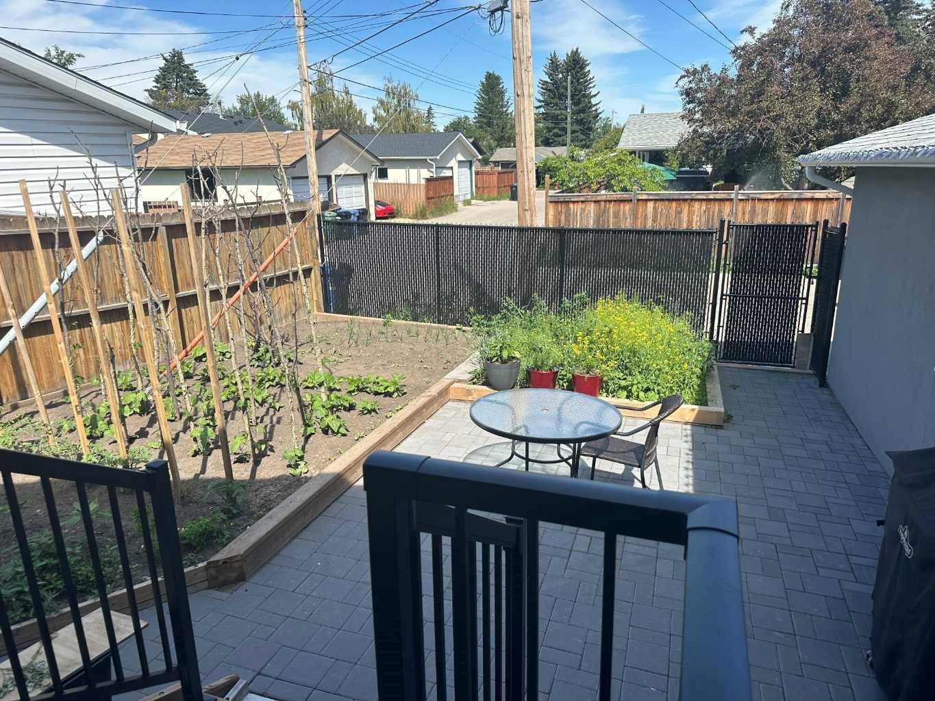 Calgary, AB T2J0V3,323 Alcott CRES Southeast