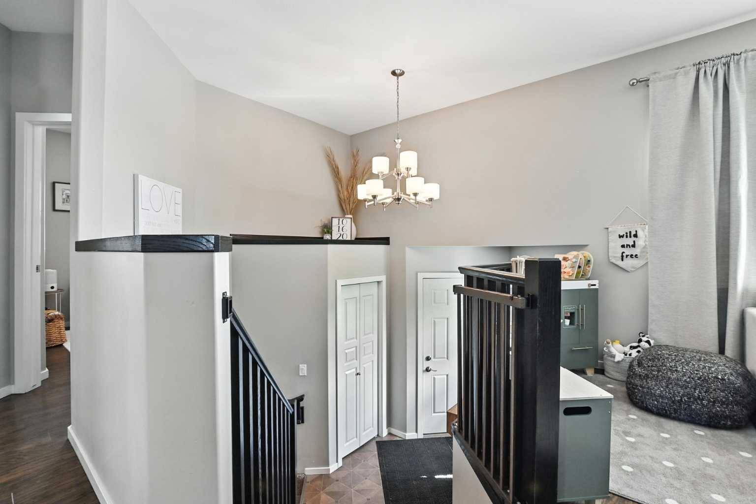 Penhold, AB T0M 1R0,162 Newton DR