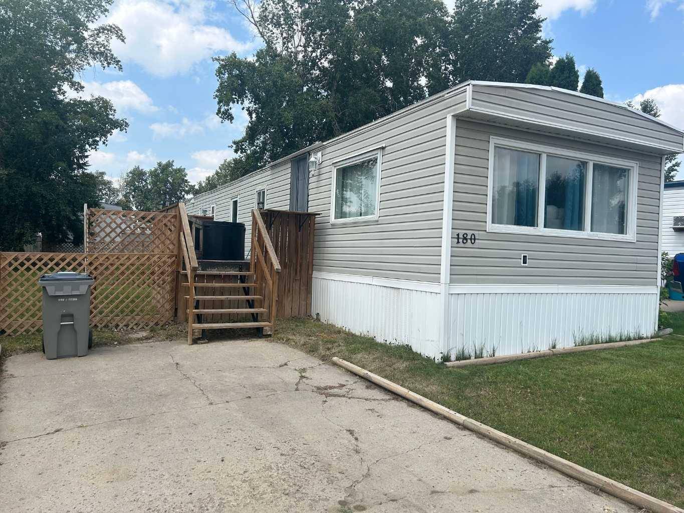 Medicine Hat, AB T1B 1J3,4000 13 AVE Southeast #180
