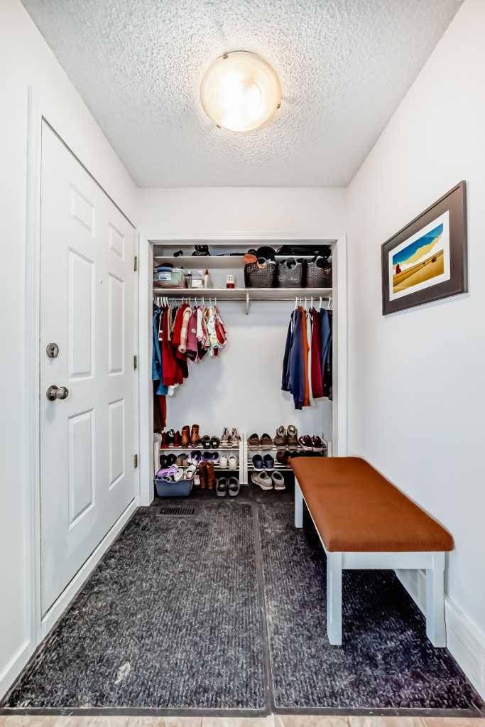 Calgary, AB T2Y 2R1,26 Shawglen WAY SW