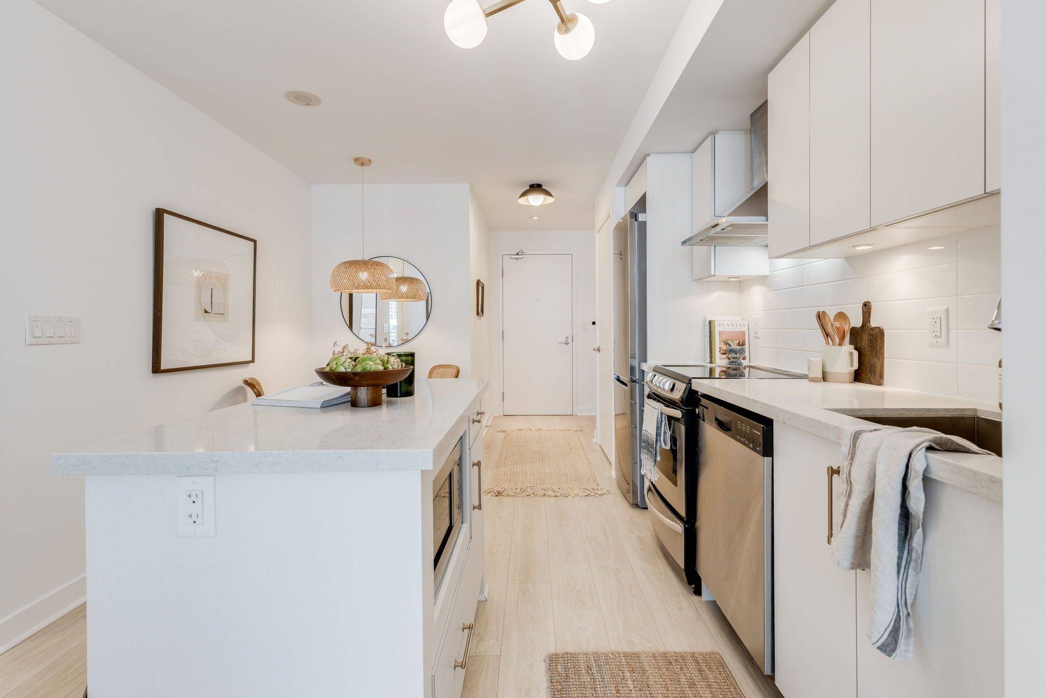 Toronto C03, ON M4R 0A2,58 Orchard View BLVD #1006