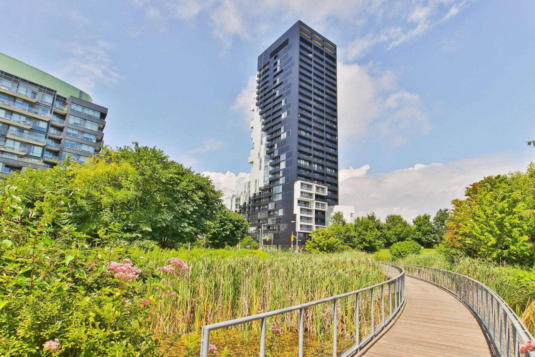 170 Bayview AVE #820, Toronto C08, ON M5A 0G4