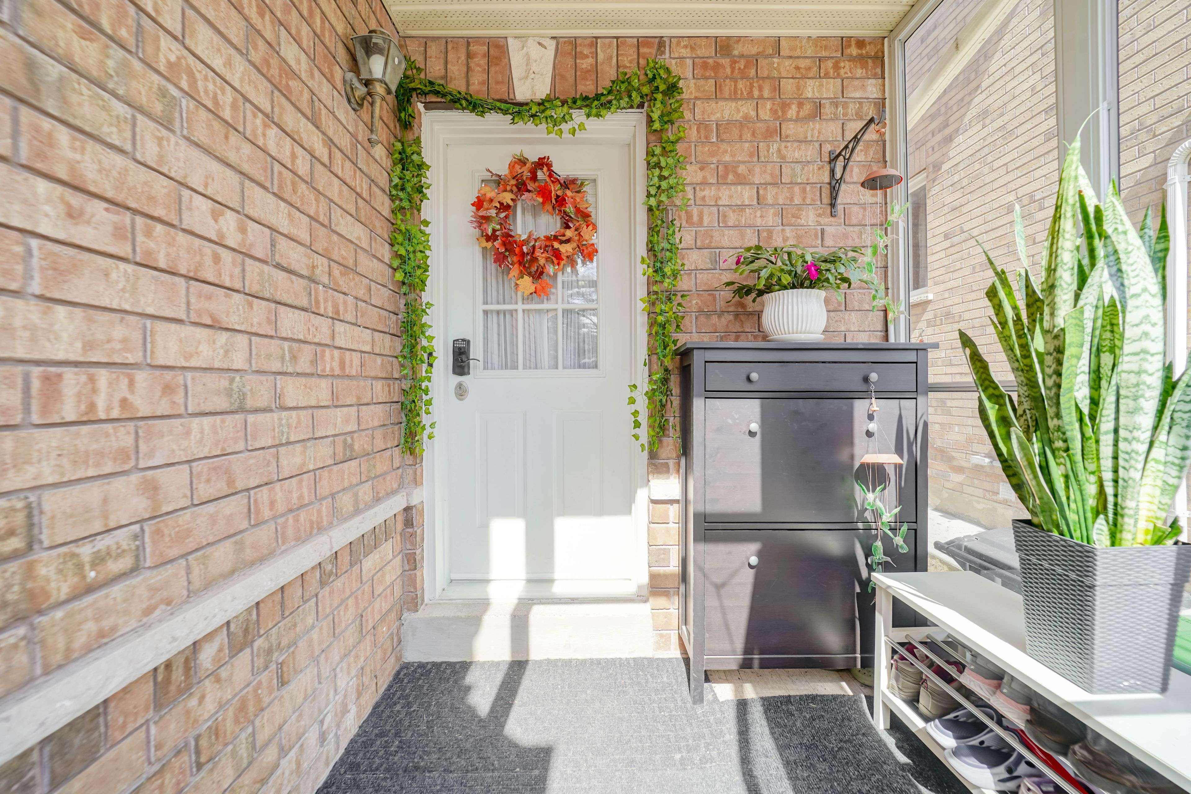 Toronto C11, ON M3C 3Z3,40 Rochefort DR