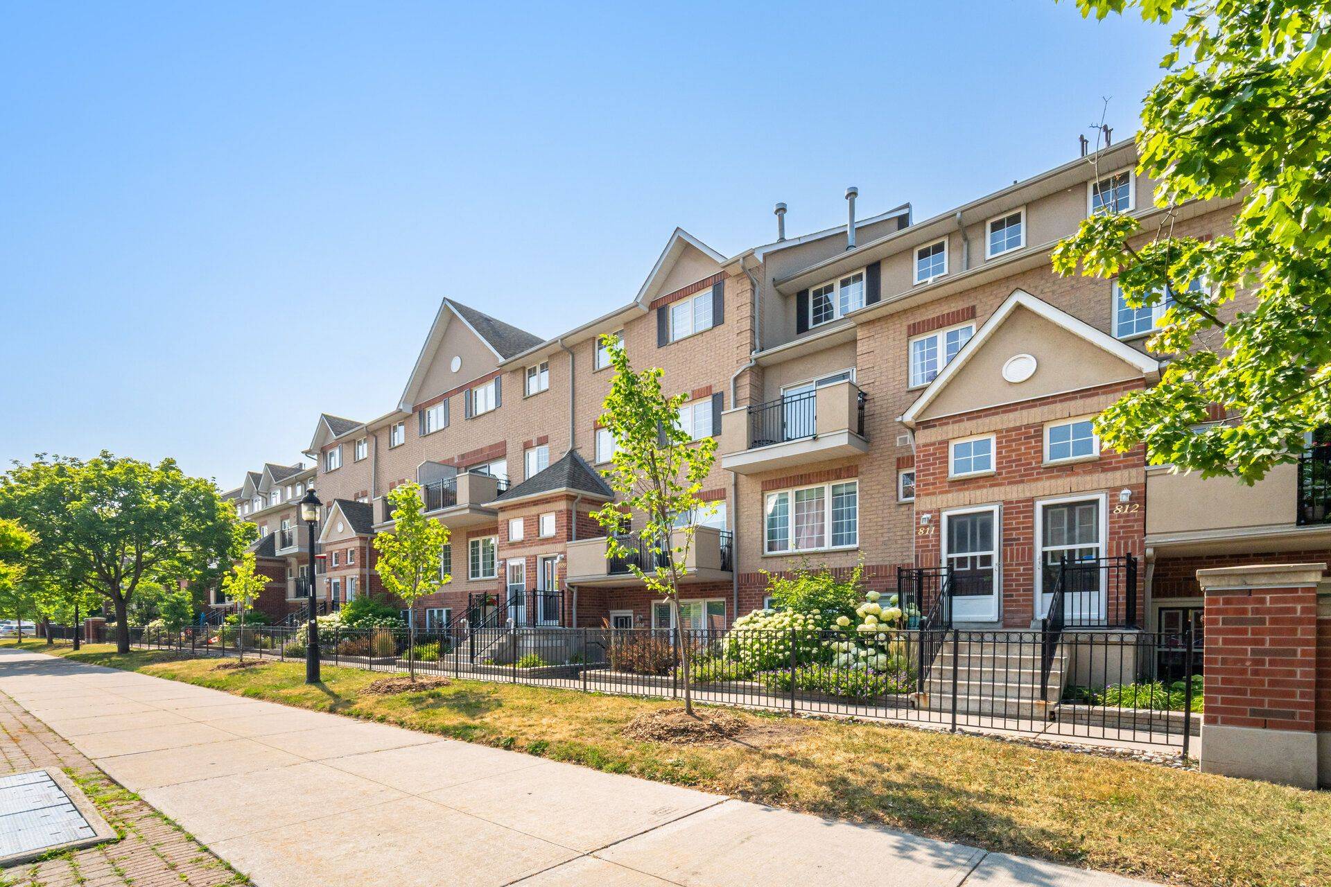 1400 The Esplanade N/A N #825, Pickering, ON L1V 6V2