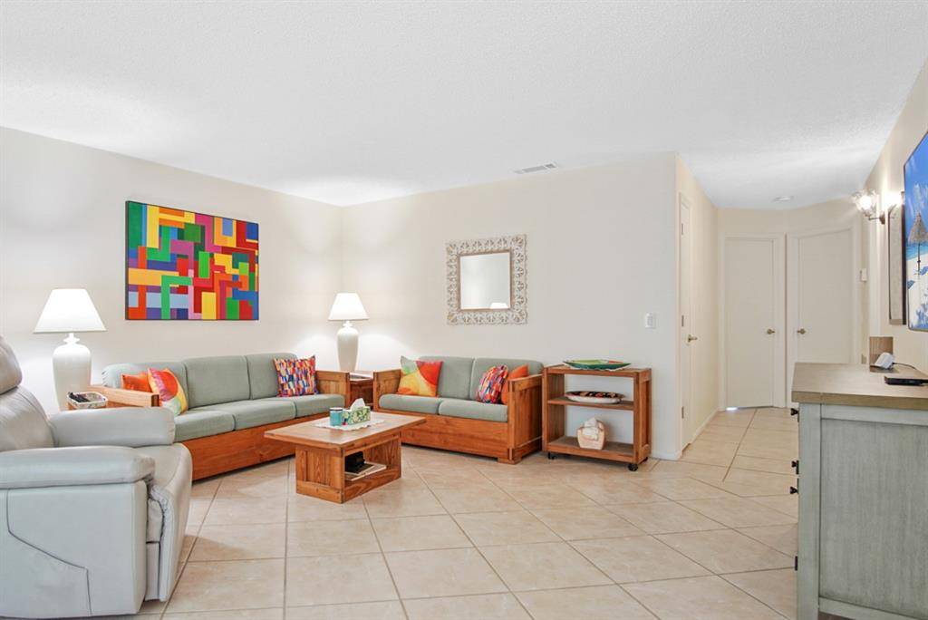 Port St Lucie, FL 34952,28 lake vista trail #201