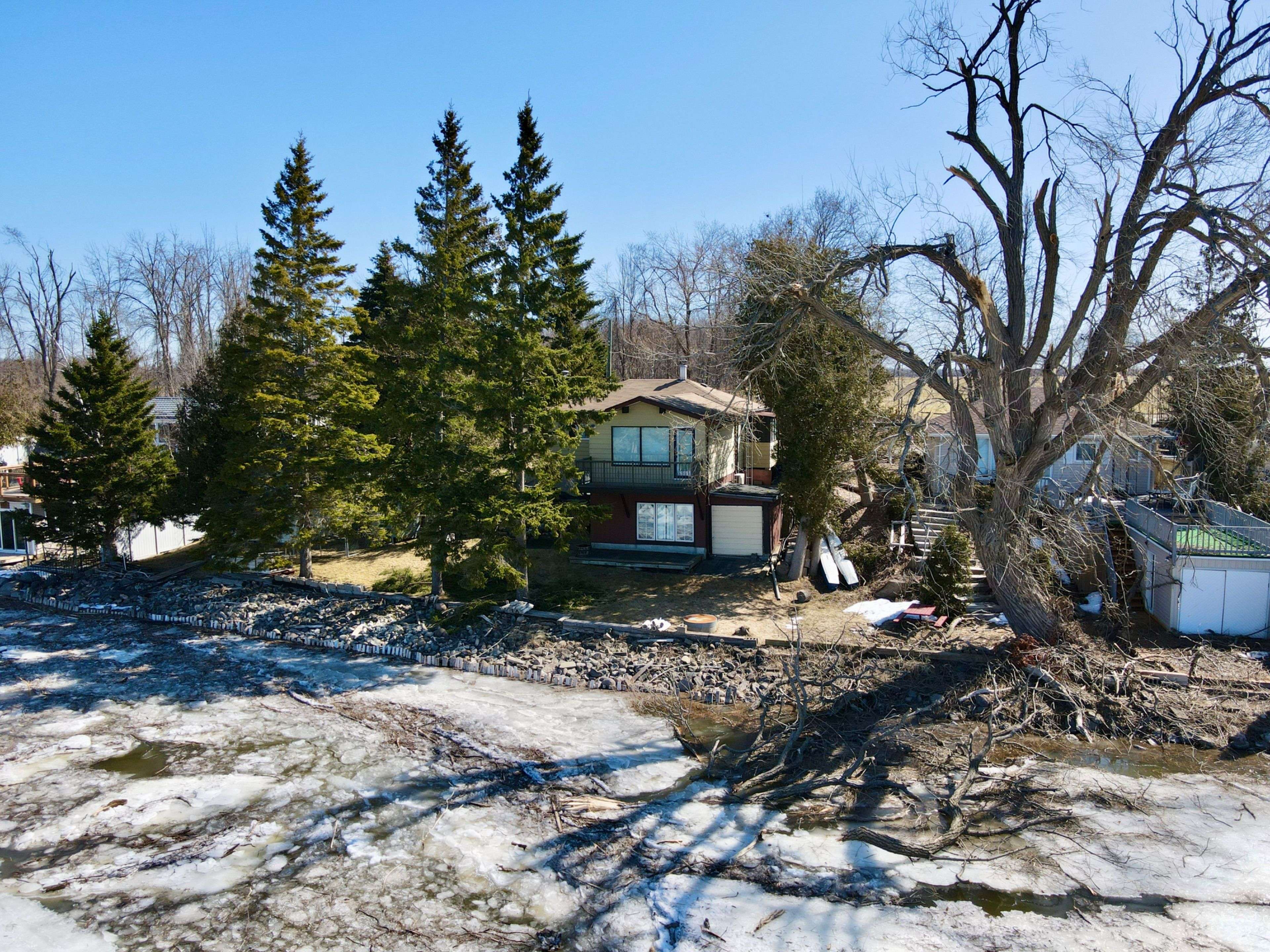 Brock, ON L0K 1A0,92 Alsops Beach RD