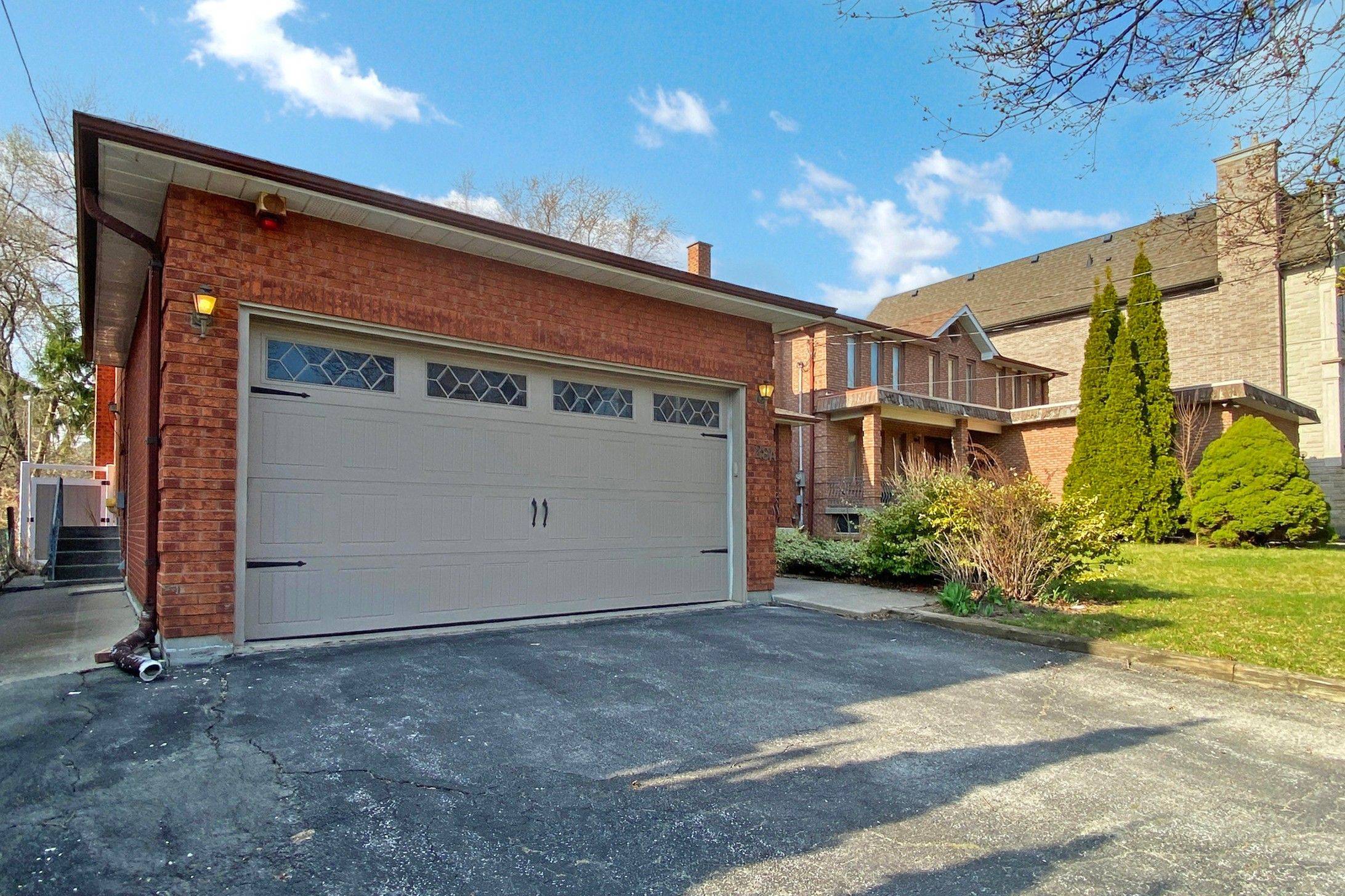 Richmond Hill, ON L4C 6X9,28A Westwood LN