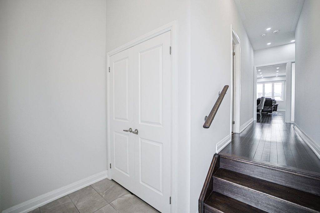 Bradford West Gwillimbury, ON L3Z 4L7,131 Landolfi WAY