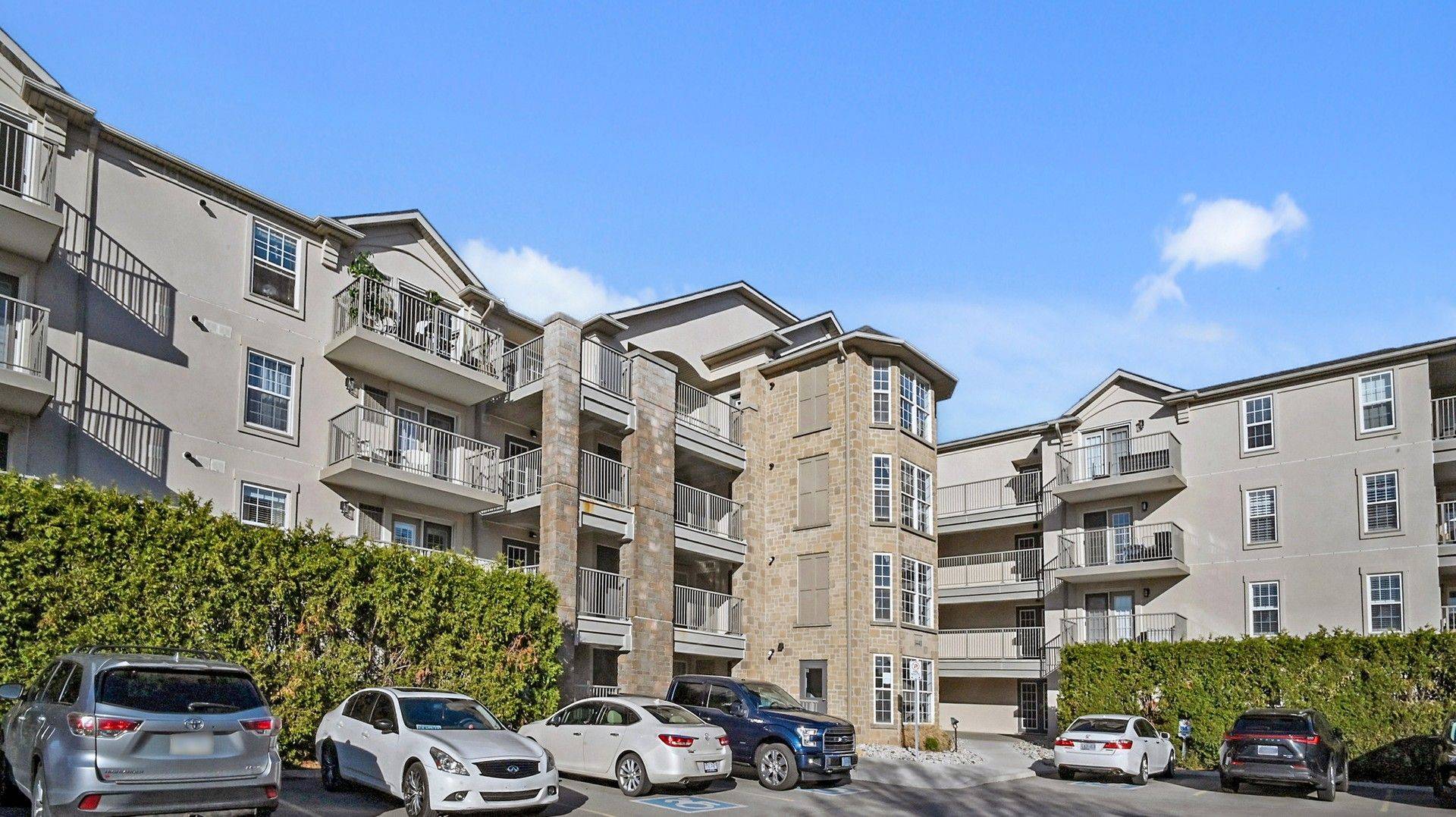 Oakville, ON L6M 4M9,1440 Bishops Gate #306